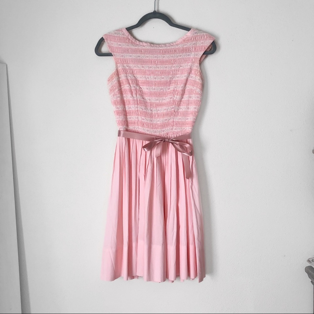 VINTAGE/ 1950s baby pink + lace summer dress